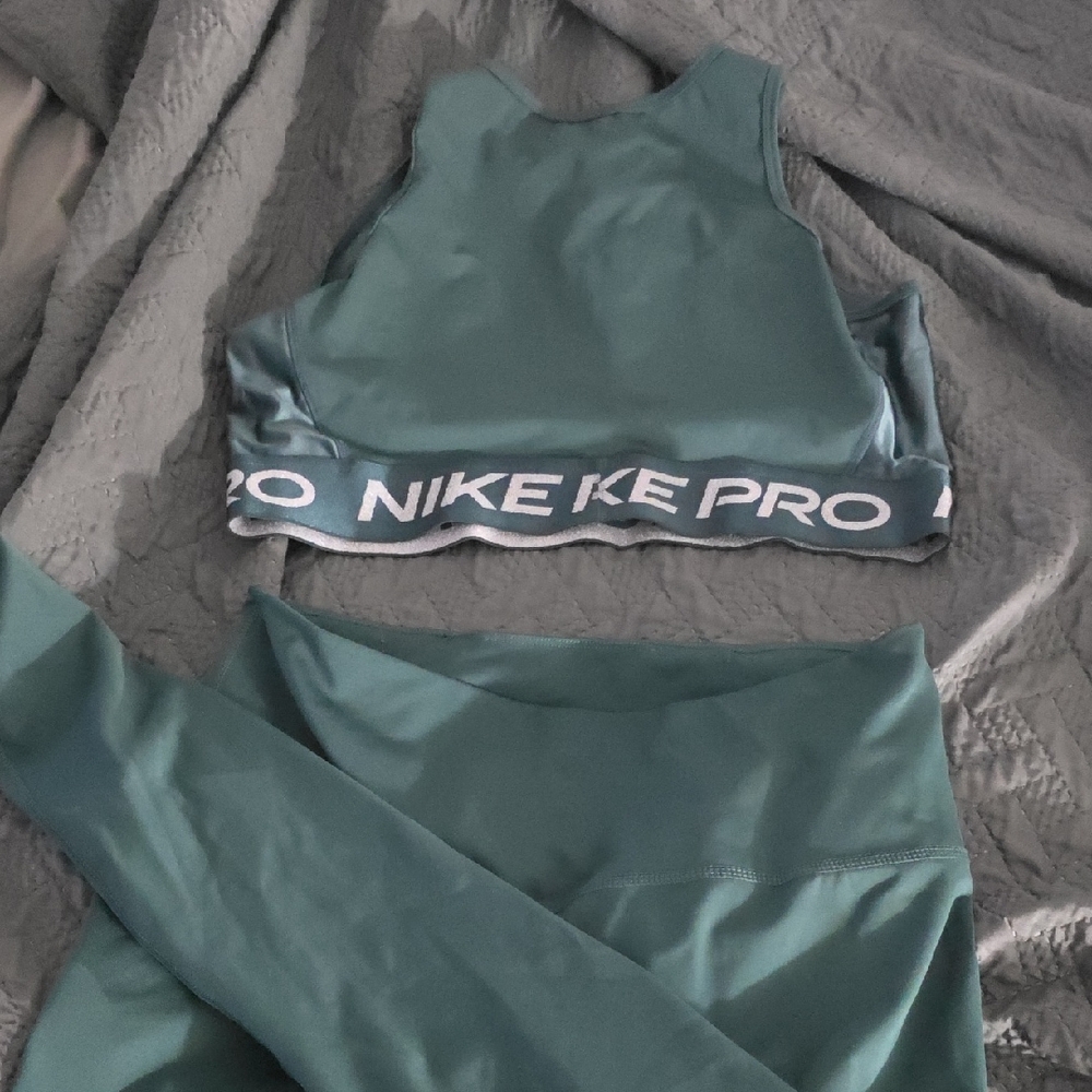 Nike Pro Teal Sports Bra and Leggings